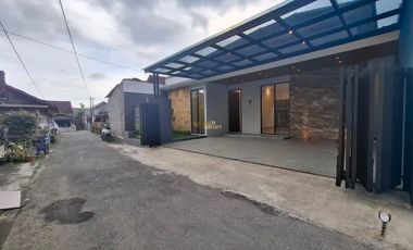 RUMAH SIAP HUNI, DESAIN KEKINIAN DEKAT CANDI SAMBISARI DI PURWOMARTANI, KALASAN