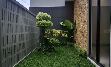 RUMAH SIAP HUNI, DESAIN KEKINIAN DEKAT CANDI SAMBISARI DI PURWOMARTANI, KALASAN