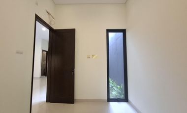 RUMAH SIAP HUNI, DESAIN KEKINIAN DEKAT CANDI SAMBISARI DI PURWOMARTANI, KALASAN