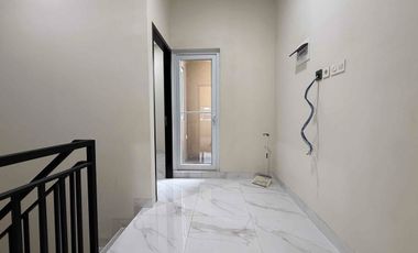 SIAPHUNI Modern 2 Lantai – Limo Cakra vista