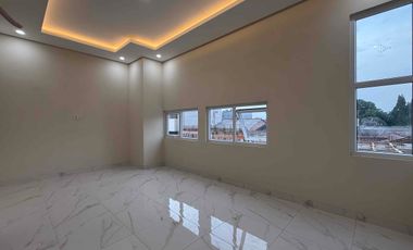 SIAPHUNI Modern 2 Lantai – Limo Cakra vista