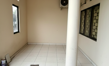 Rumah Strategis di Cluster Graha Raya – Lingkungan Asri & Nyaman Siap Nego