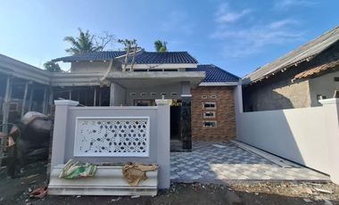 RUMAH SIAP HUNI, DEKAT PASAR SIDOREJO BARU DI SELOMARTANI