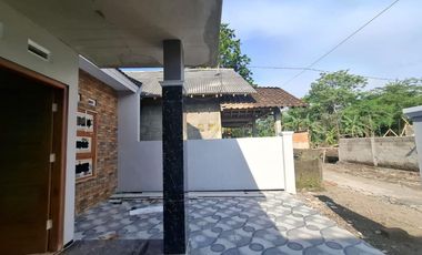 RUMAH SIAP HUNI, DEKAT PASAR SIDOREJO BARU DI SELOMARTANI