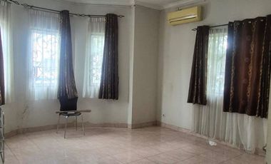 Disewakan Rumah Cozy dan Sangat Strategis Raffles Hills Cibubur