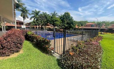 se vende casa de  1 piso en el castillo