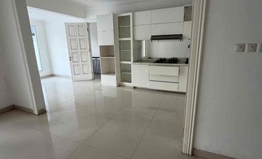 townhouse. super. terjangkau.  dekat citos.      hrg.  super. obral