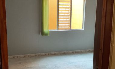 Casa de 3 niveles en venta en Oblatos 282 m² ¡Ubicación inmejorable a 1 cuadra de Plaza Oblatos!