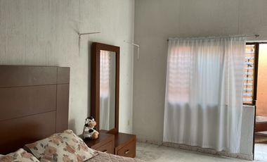 Casa de 3 niveles en venta en Oblatos 282 m² ¡Ubicación inmejorable a 1 cuadra de Plaza Oblatos!