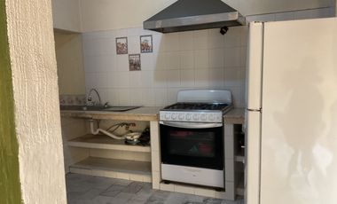 Casa de 3 niveles en venta en Oblatos 282 m² ¡Ubicación inmejorable a 1 cuadra de Plaza Oblatos!