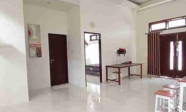 Disewakan Strategis & Nyaman, Rumah Tinggal + Kantor 2 Lantai Siap Huni & Semi Furnished, Sinduharjo, Ngaglik, Sleman