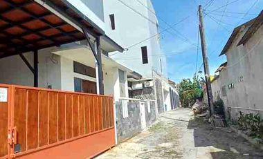 Disewakan Strategis & Nyaman, Rumah Tinggal + Kantor 2 Lantai Siap Huni & Semi Furnished, Sinduharjo, Ngaglik, Sleman