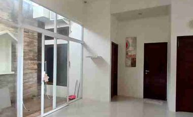 Disewakan Strategis & Nyaman, Rumah Tinggal + Kantor 2 Lantai Siap Huni & Semi Furnished, Sinduharjo, Ngaglik, Sleman