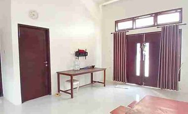 Disewakan Strategis & Nyaman, Rumah Tinggal + Kantor 2 Lantai Siap Huni & Semi Furnished, Sinduharjo, Ngaglik, Sleman