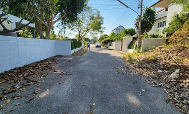 Land for Sale Near the Beach – Prime Location on Naeb Kehardt Road, Hua Hin. Rare Small Plot, Ideal for a Holiday Home