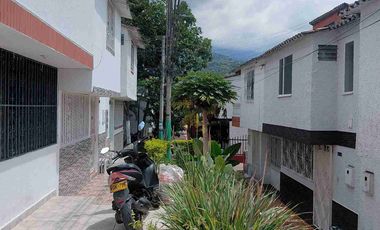 VENDO FLORIDABLANCA CASA  PEATONAL  4 ALCOBAS BARRIO SAN BERNARDO.