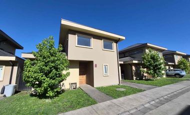 SE ARRIENDA CASA CONDOMINIO PARQUE ANTUMALAL