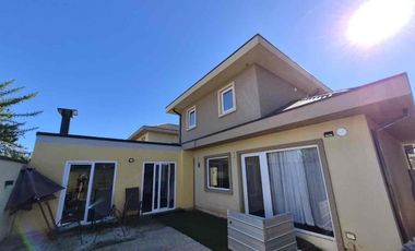 SE ARRIENDA CASA CONDOMINIO PARQUE ANTUMALAL