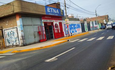 VENDO TERRENO  COMERCIAL DE 1094 M2 EN PLENA AV. CARLOS IZAGUIRRE SMP