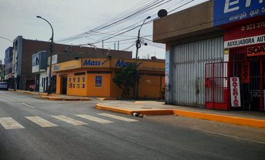 VENDO TERRENO  COMERCIAL DE 1094 M2 EN PLENA AV. CARLOS IZAGUIRRE SMP