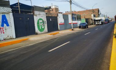 VENDO TERRENO  COMERCIAL DE 1094 M2 EN PLENA AV. CARLOS IZAGUIRRE SMP