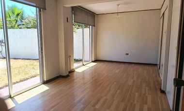 Casa en Venta,  5 dormitorios y piscina, ubicación central, en La Serena