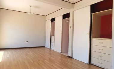 Casa en Venta,  5 dormitorios y piscina, ubicación central, en La Serena