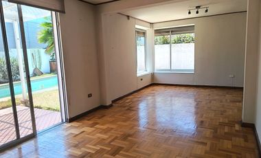 Casa en Venta,  5 dormitorios y piscina, ubicación central, en La Serena