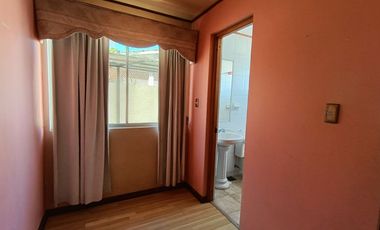 Casa en Venta,  5 dormitorios y piscina, ubicación central, en La Serena