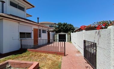 Casa en Venta,  5 dormitorios y piscina, ubicación central, en La Serena