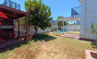 Casa en Venta,  5 dormitorios y piscina, ubicación central, en La Serena