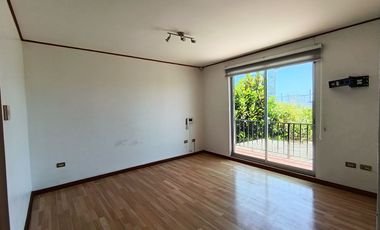 Casa en Venta,  5 dormitorios y piscina, ubicación central, en La Serena