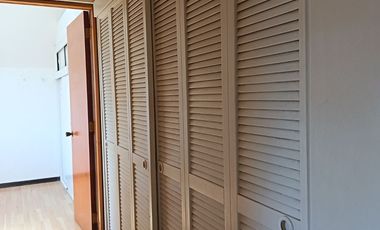 Casa en Venta,  5 dormitorios y piscina, ubicación central, en La Serena