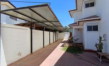 Casa en Venta,  5 dormitorios y piscina, ubicación central, en La Serena