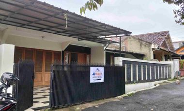 Rumah Modern di Kota Cimahi, strategis, dekat area komersil dan alun alun Cimahi, asri dan sejuk