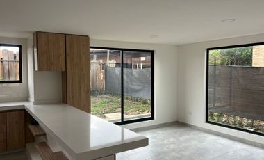 ARRIENDO ESTRENAR ESPECTACULAR CASA ANTIGUA EN SAN ANTONIO DEL BEJUCAL CUN DINAMARCA COLOMBIA.