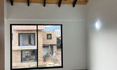 ARRIENDO ESTRENAR ESPECTACULAR CASA ANTIGUA EN SAN ANTONIO DEL BEJUCAL CUN DINAMARCA COLOMBIA.