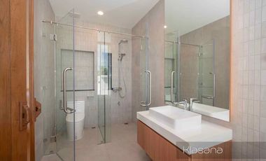 High Class Amongst Nature - Three Bedroom Contemporary Villa