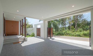High Class Amongst Nature - Three Bedroom Contemporary Villa