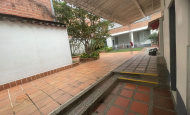 ARRIENDO CASA LOCAL SECTOR GUANTEROS ENVIGADO