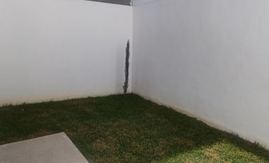 CASA EN VENTA EN ARBOLEDAS DE LOMA BELLA