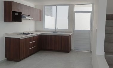 CASA EN VENTA EN ARBOLEDAS DE LOMA BELLA