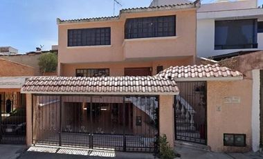 PRECIOSA CASA  EN VENTA JARDINES DE SATELITE NAUCALPAN ESTADO DE MEXICO