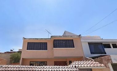 PRECIOSA CASA  EN VENTA JARDINES DE SATELITE NAUCALPAN ESTADO DE MEXICO