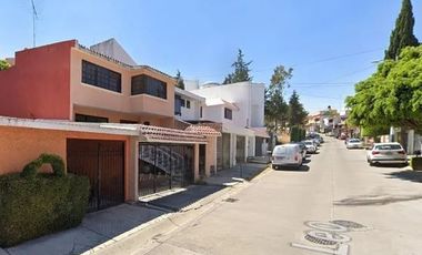 PRECIOSA CASA  EN VENTA JARDINES DE SATELITE NAUCALPAN ESTADO DE MEXICO