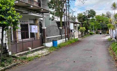 Disewakan Rumah modern 2 lt, Permata Indah Holis,akses Tol 5mnt, strategis, cocok hunian atau kantor, salon, pre wedding, dll