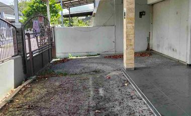 Disewakan Rumah modern 2 lt, Permata Indah Holis,akses Tol 5mnt, strategis, cocok hunian atau kantor, salon, pre wedding, dll