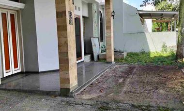 Disewakan Rumah modern 2 lt, Permata Indah Holis,akses Tol 5mnt, strategis, cocok hunian atau kantor, salon, pre wedding, dll