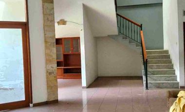 Disewakan Rumah modern 2 lt, Permata Indah Holis,akses Tol 5mnt, strategis, cocok hunian atau kantor, salon, pre wedding, dll