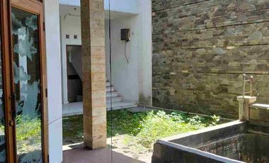 Disewakan Rumah modern 2 lt, Permata Indah Holis,akses Tol 5mnt, strategis, cocok hunian atau kantor, salon, pre wedding, dll